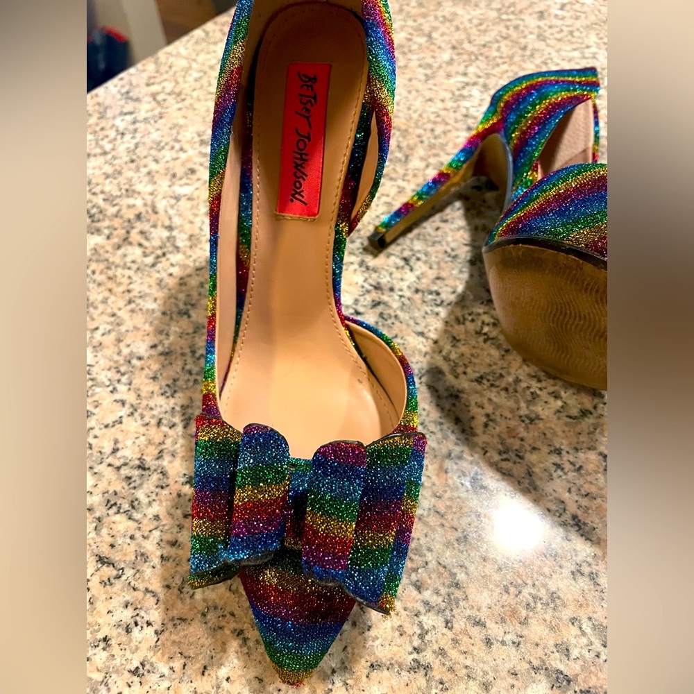 Super fun rainbow 🌈 Pumps with bow accent.